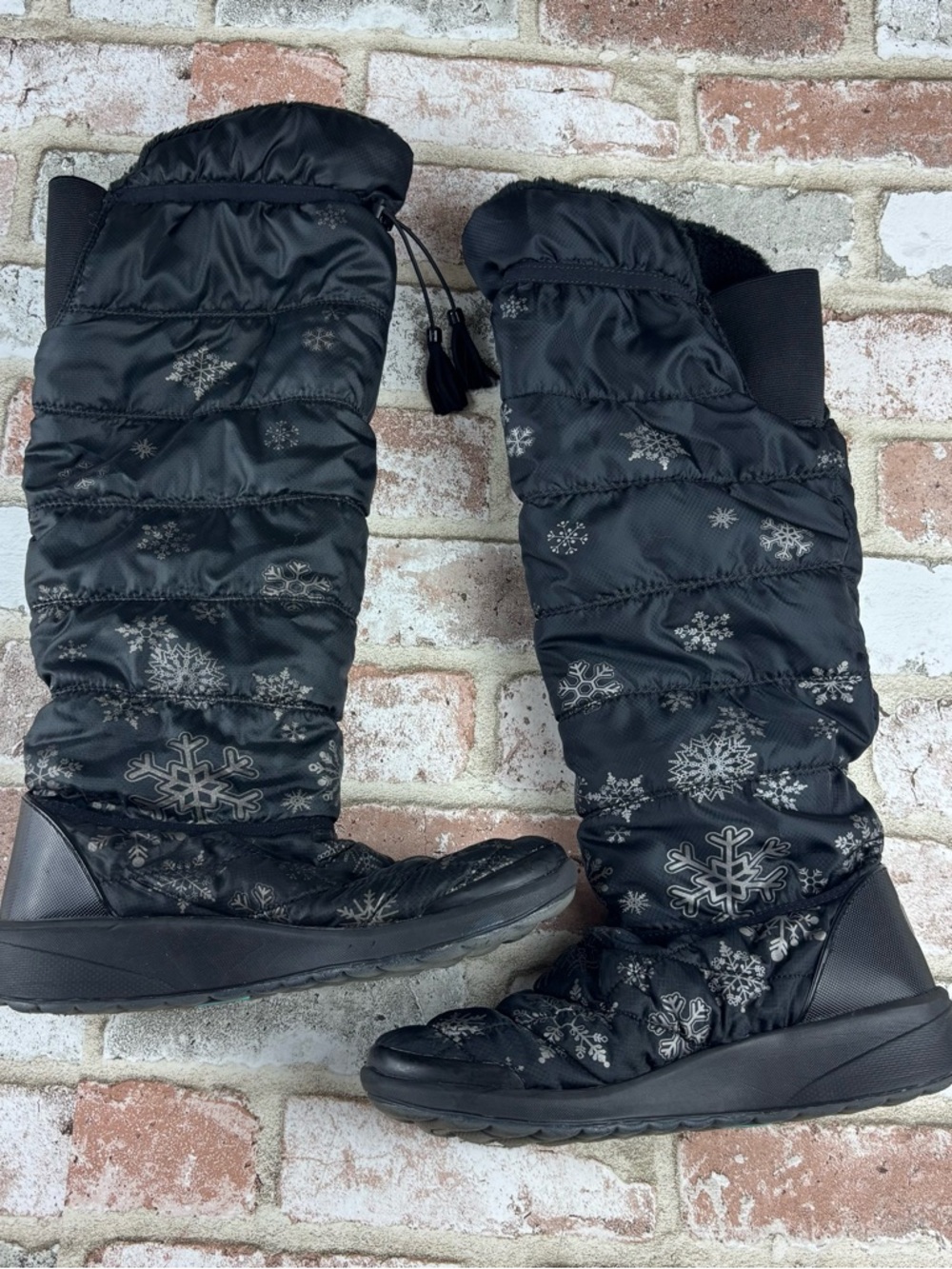 BZEES Puffer Lightweight Pull On Washable Boots Snowflake Winter Ski Size 6 Wome